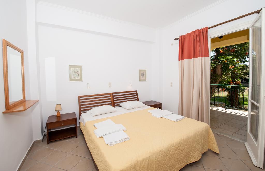 Zarkadis Beach Apartments Planos Zimmer foto